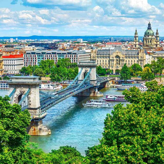 https://smileviadentaltourism-ks.com/wp-content/uploads/2020/01/budapest-1-640x640.jpg