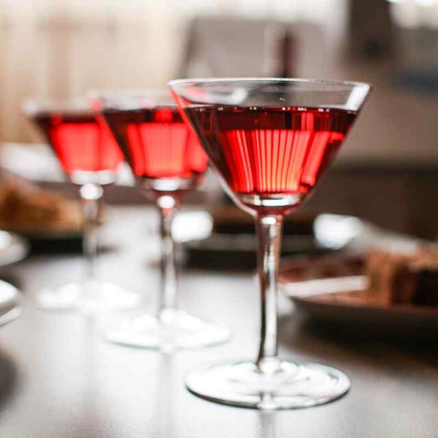 https://smileviadentaltourism-ks.com/wp-content/uploads/2020/01/dine-and-wine-640x640.jpg